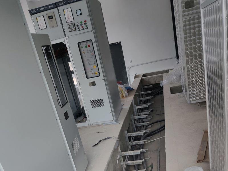 ELCZEEN power distribution equipment during on-site service